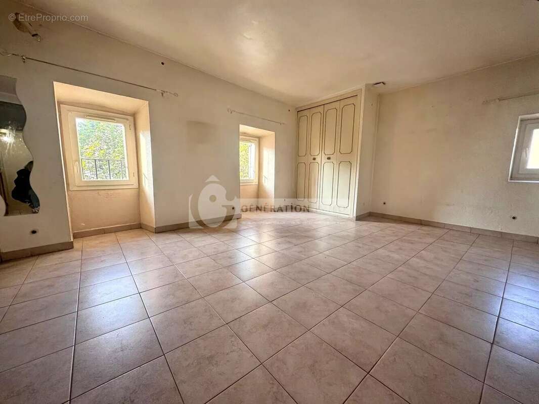 Appartement à EYRAGUES