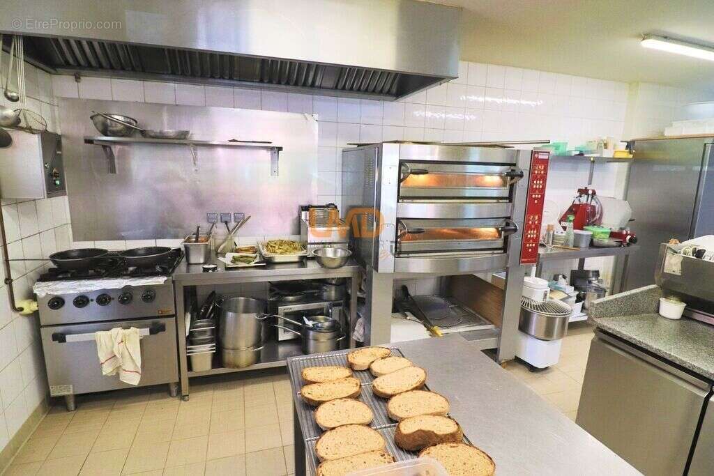 Commerce à SAINT-MAXIMIN-LA-SAINTE-BAUME