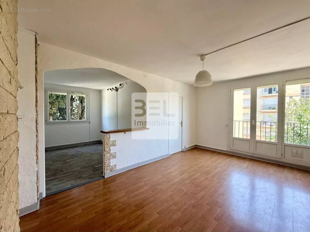 Appartement à BAGNOLS-SUR-CEZE