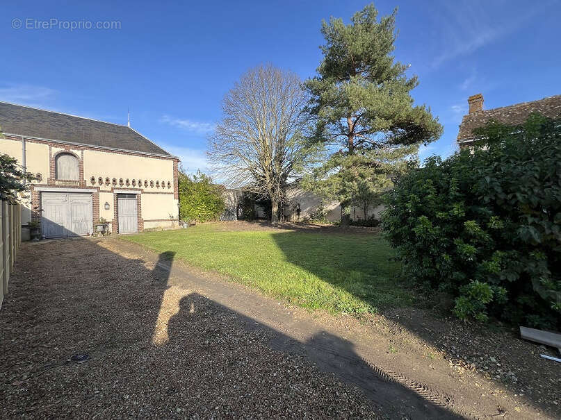 CHERISY - 10 minutes de HOUDAN - Maison Bourgeoise du XIXème siècle avec jardin et dépendances - photo 3
