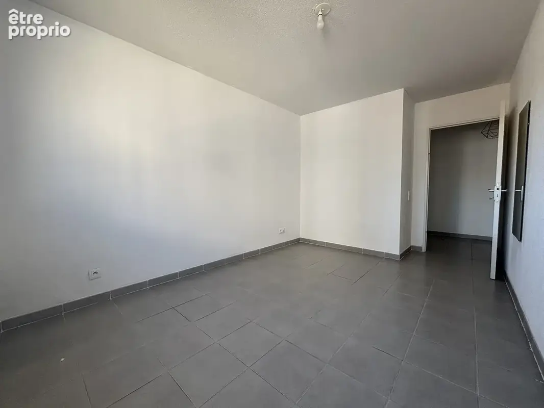 Appartement T3 de 66 m2 avec vaste terrasse de 18 m2 et garage fermé   Marseille 13004 Les Chartreux - photo 8