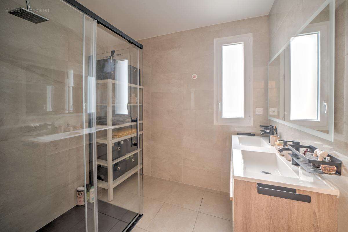 Appartement à CESSY