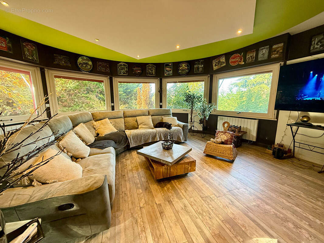 Maison à COMMELLE-VERNAY