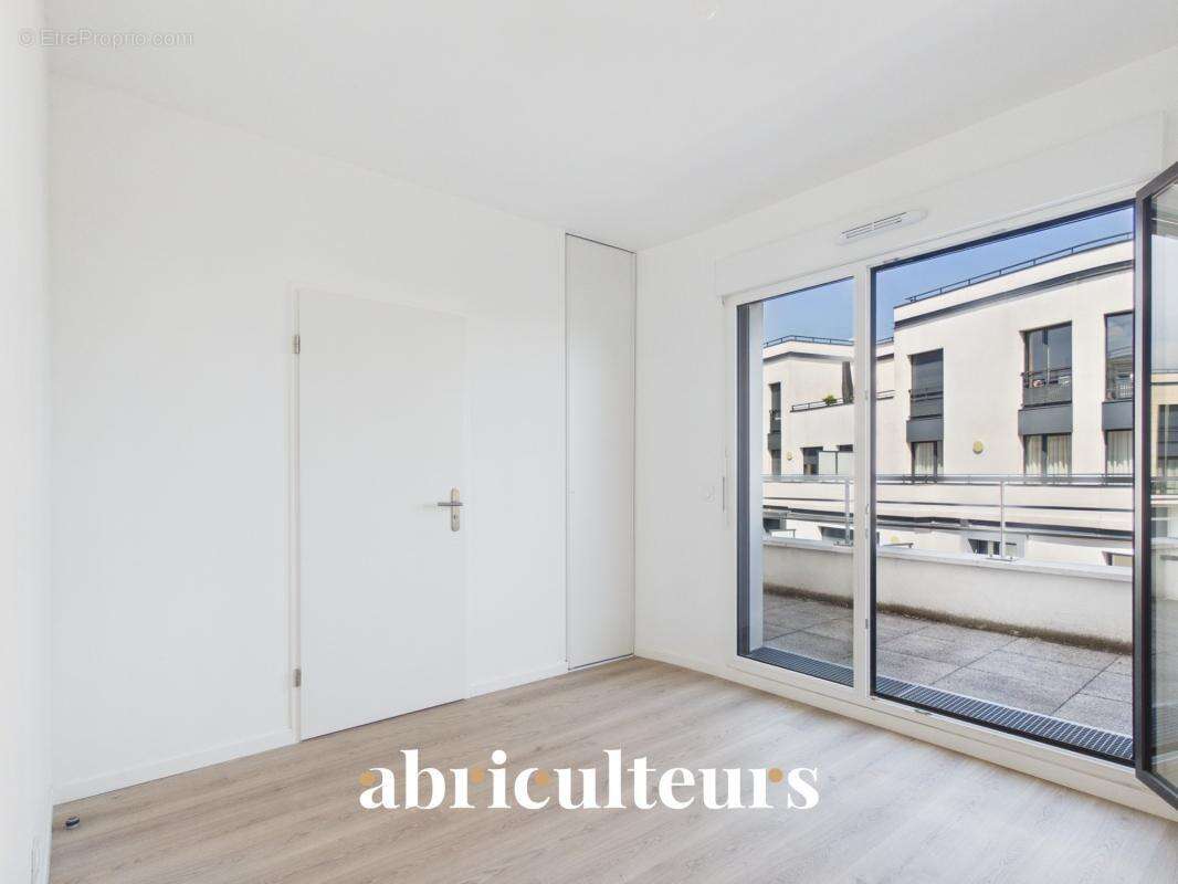 Appartement 5 pièces 91 m² – 4 chambres, 2 terrasses, 2 parkings – Colombes  - Allée Françoise Héritier - photo 13