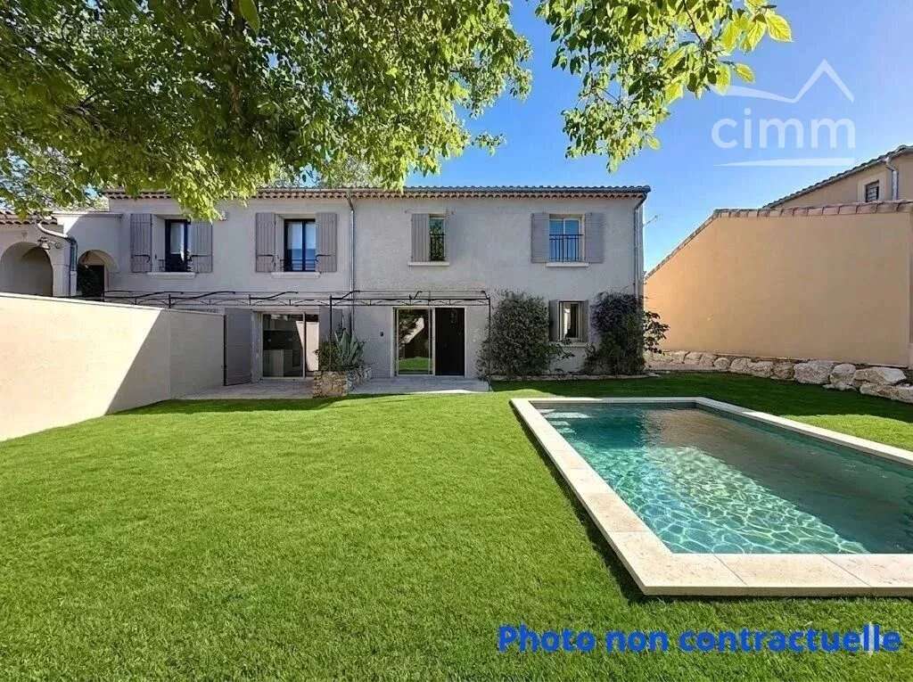 Maison à L'ISLE-SUR-LA-SORGUE