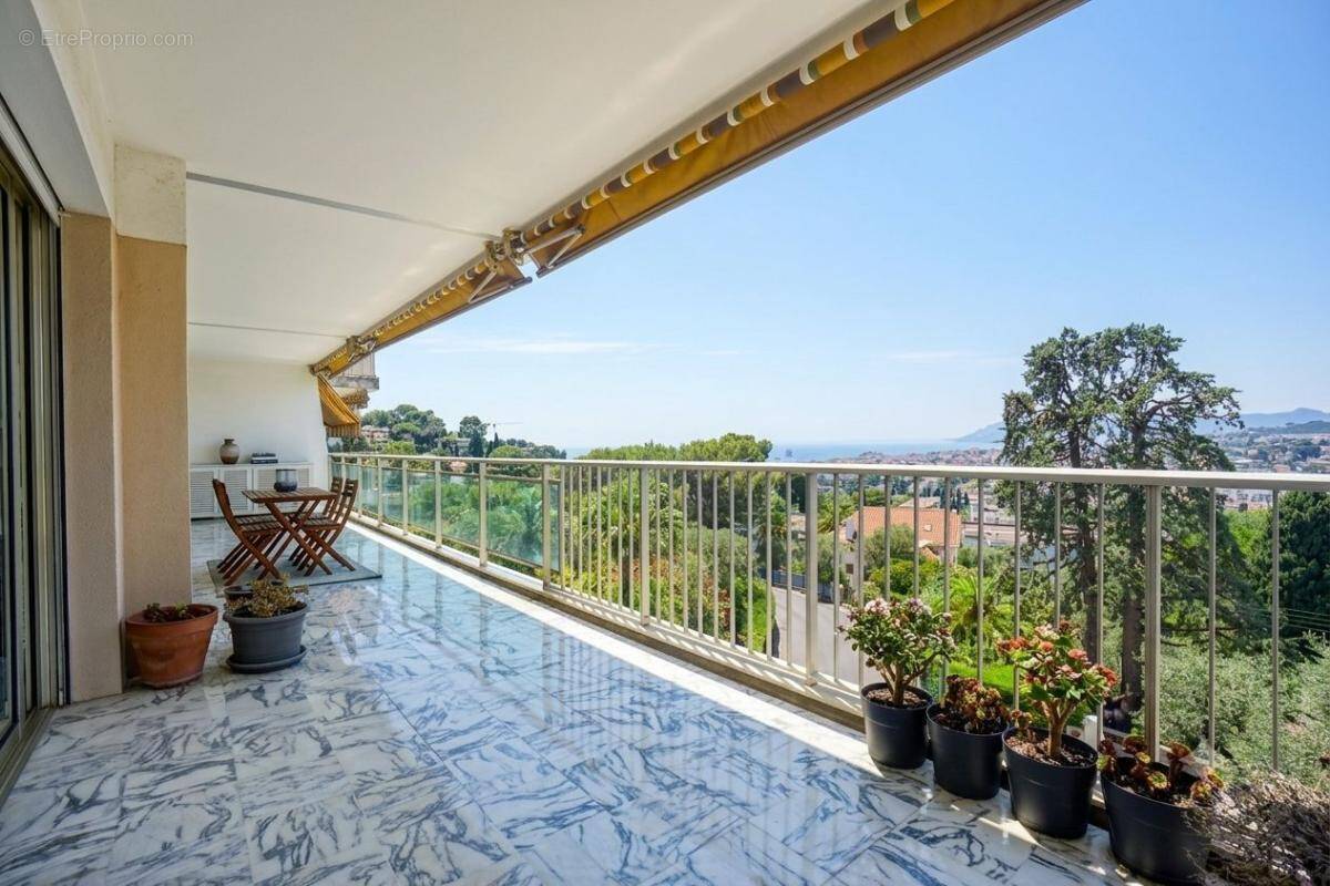 Appartement à LE CANNET