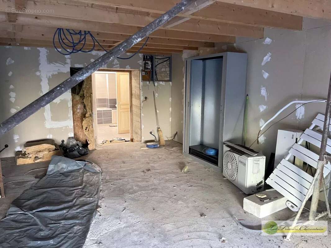 Maison 76 m² à Les Gours  - photo 8