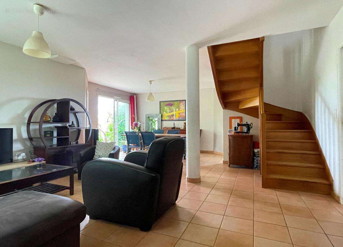 Maison à MONTFORT-SUR-MEU