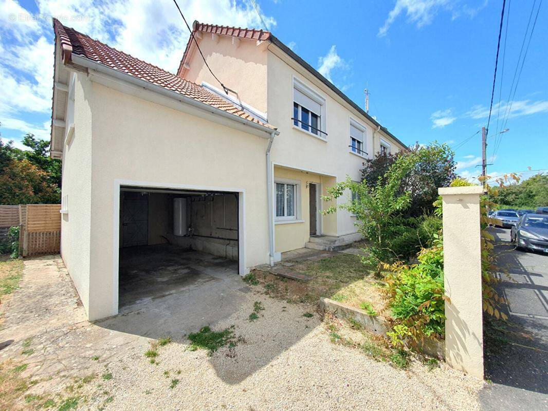 Maison à LA CHAPELLE-SAINT-URSIN
