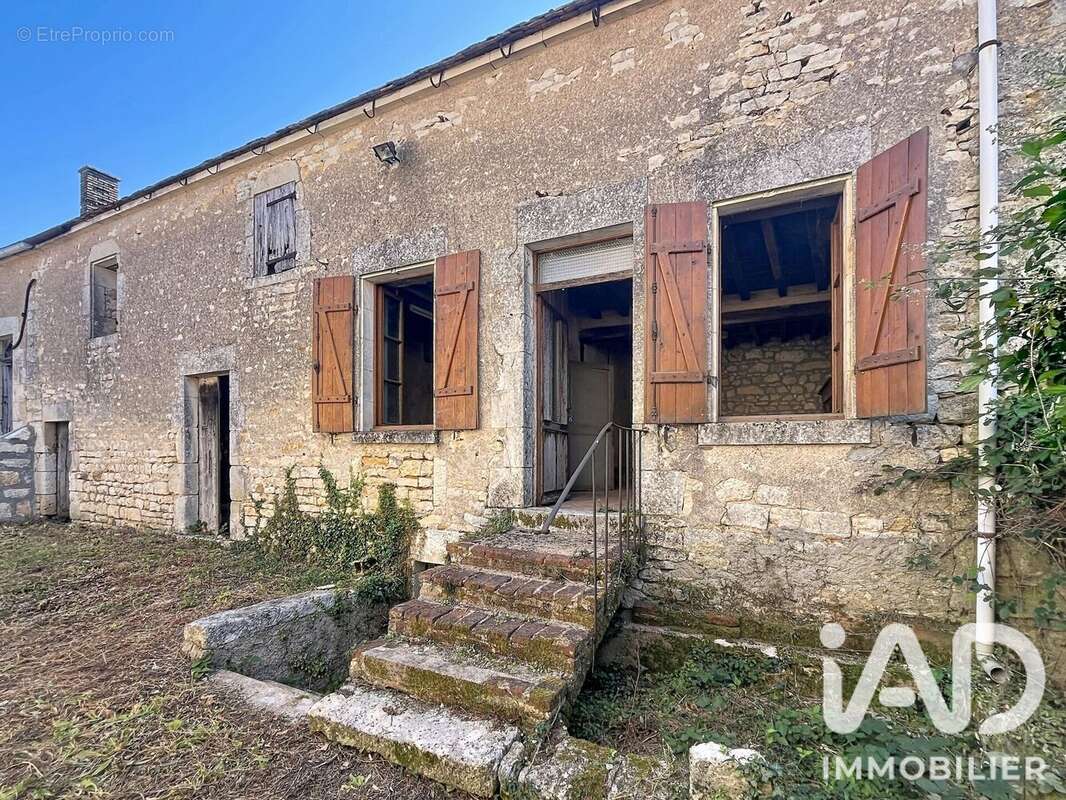 Maison 33 m² à Mailly-La-Ville  - photo 2