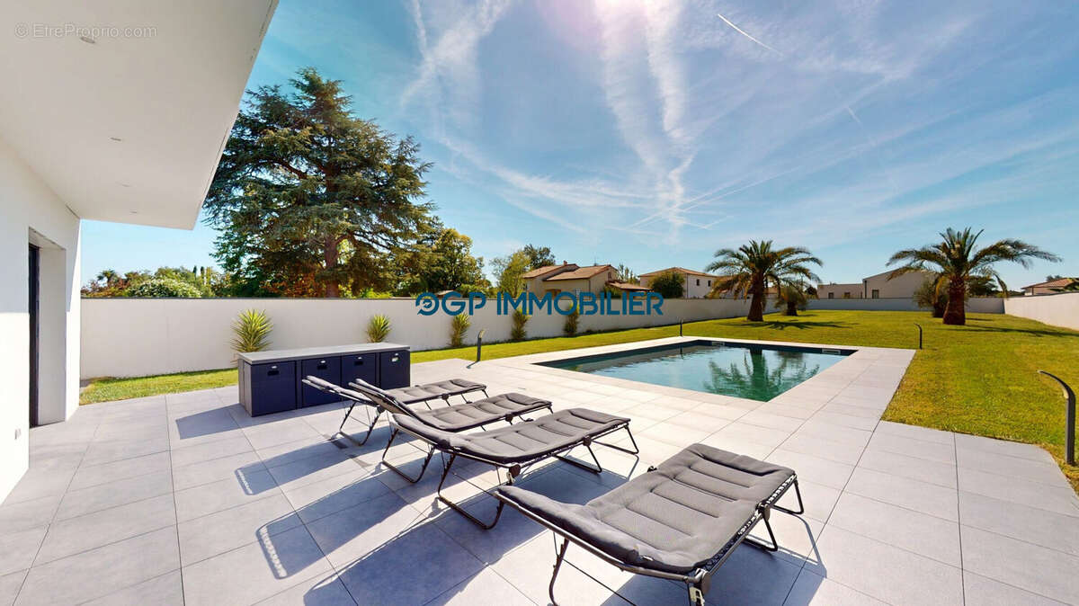 Maison à LA SALVETAT-SAINT-GILLES