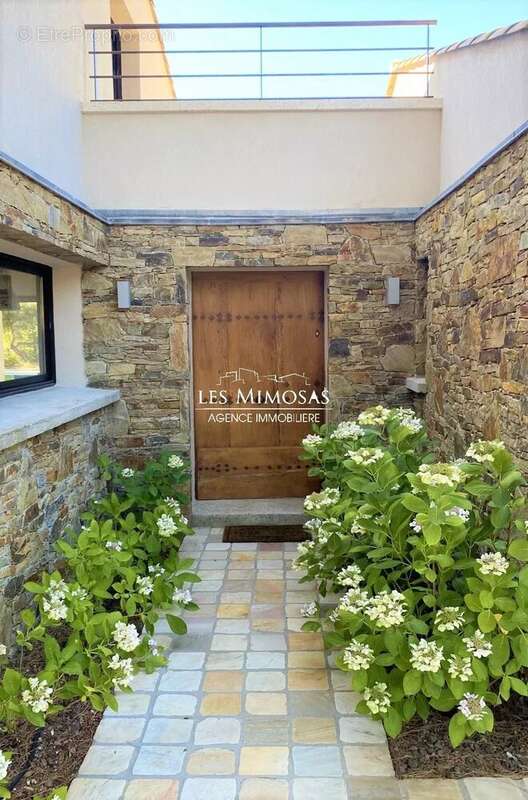 Maison à ROQUEBRUNE-SUR-ARGENS