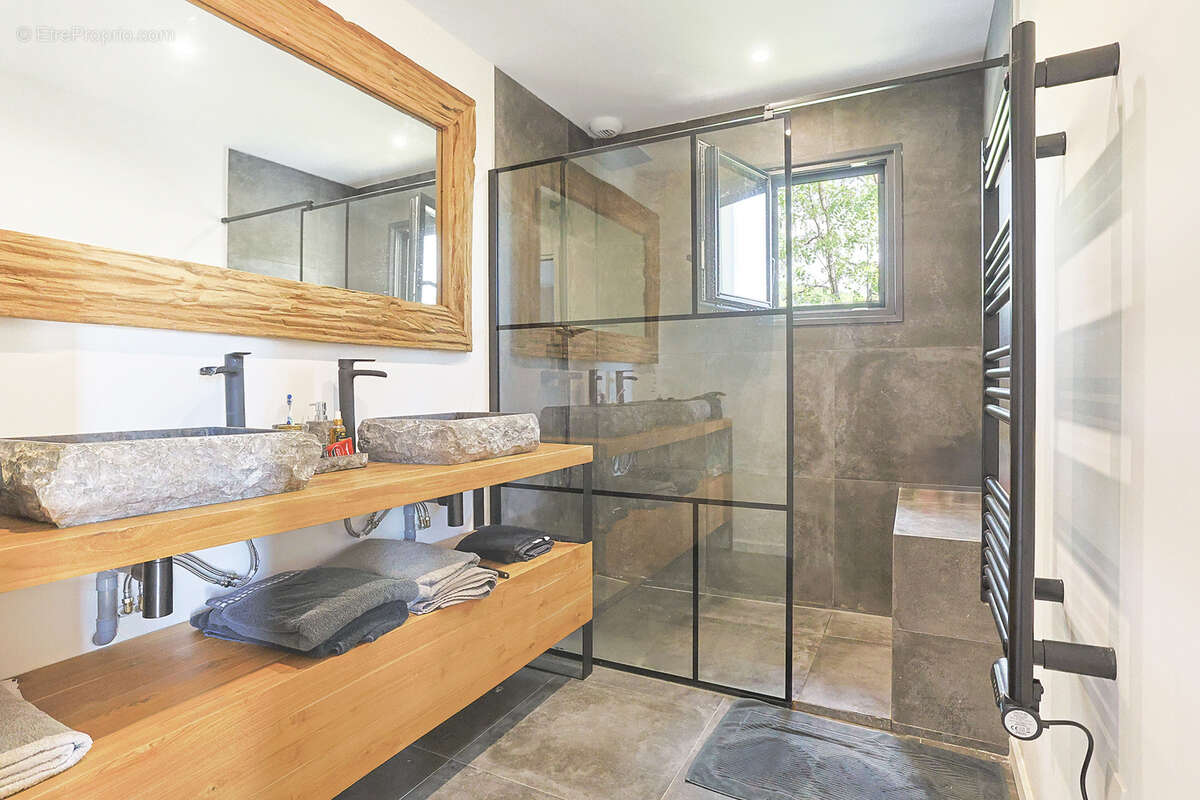 Maison à SOLLIES-PONT