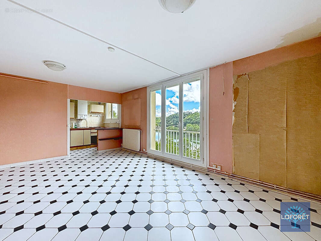 Appartement à COLLONGES-AU-MONT-D'OR