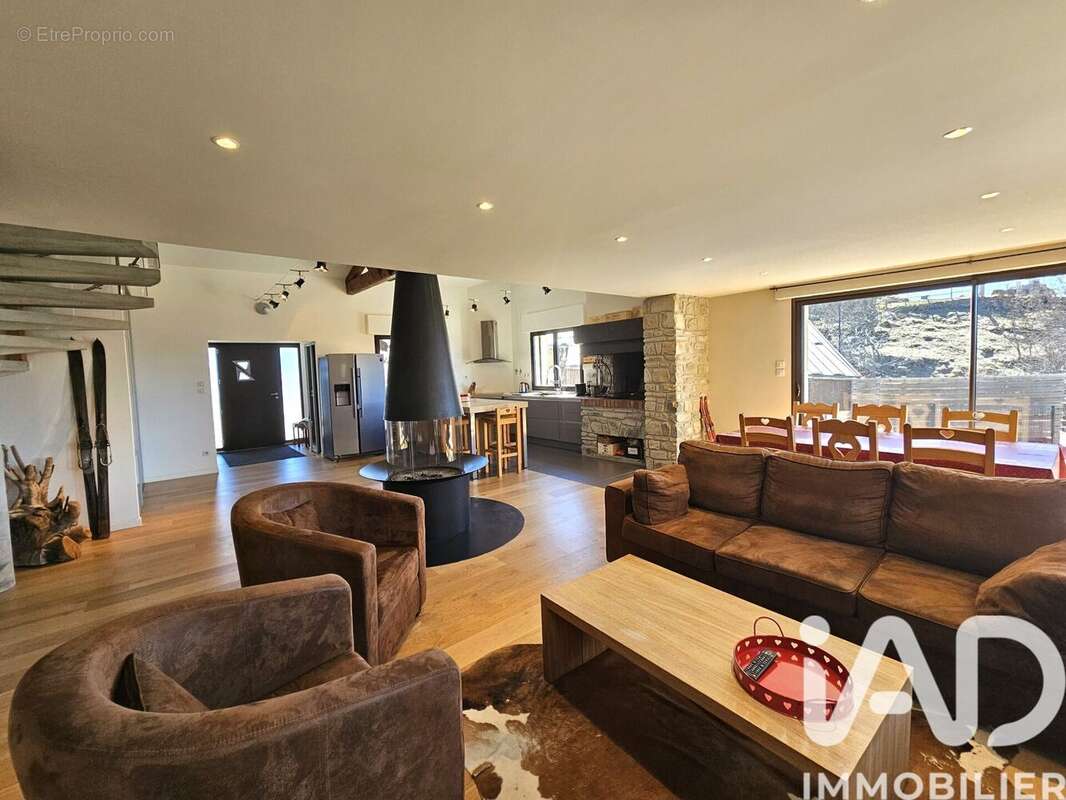 Maison 286 m² à Saint-Apollinaire  - photo 8