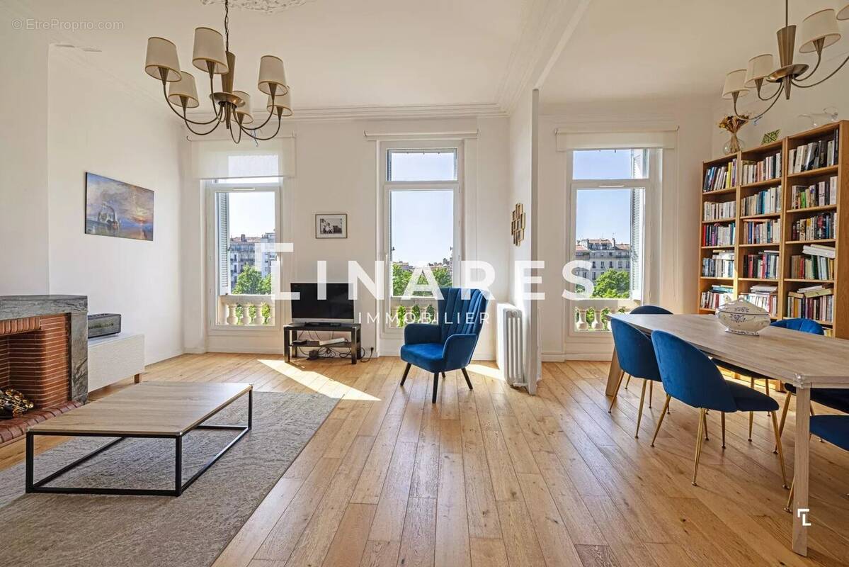 Appartement à MARSEILLE-5E