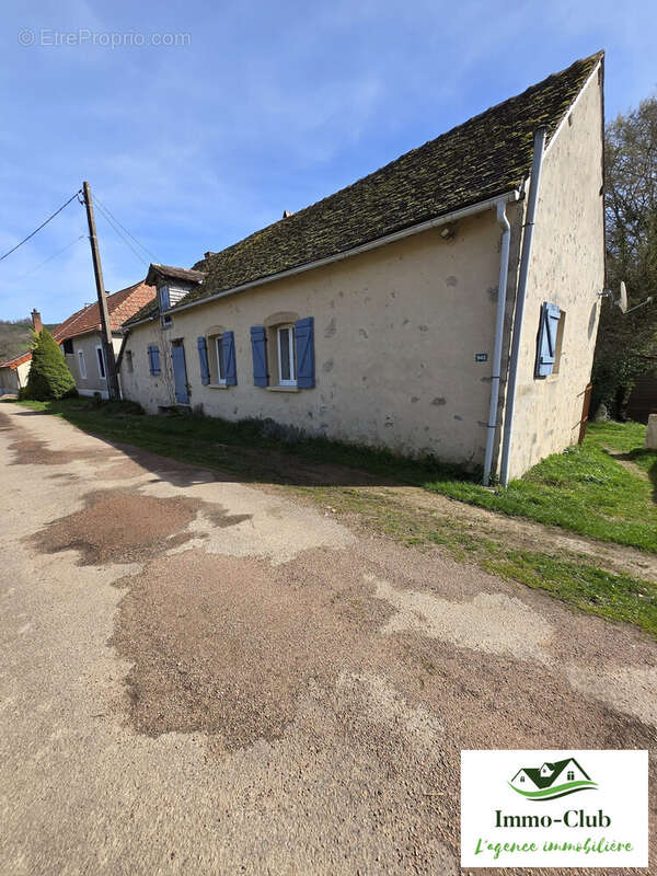 Maison à SAINT-HILAIRE-EN-MORVAN