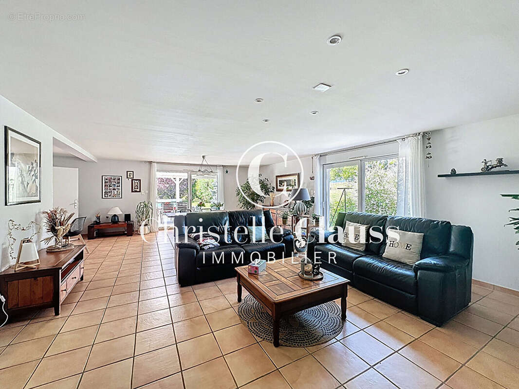 Maison familiale de 240 m² avec piscine sur terrain arboré de 850 m² à Salenthal - photo 8