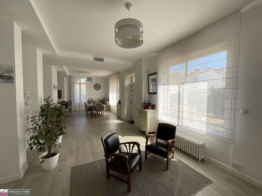 Séduisante maison de caractère T7 offrant 246 m² en 4 face sur 1 564 m² de terrain avec garage de 97 m², ascenseur, piscine - photo 7