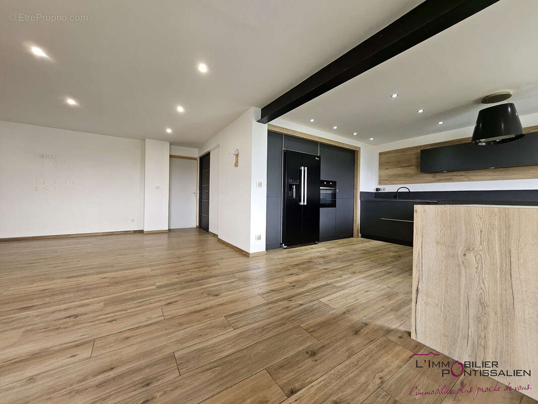 Appartement à FRASNE
