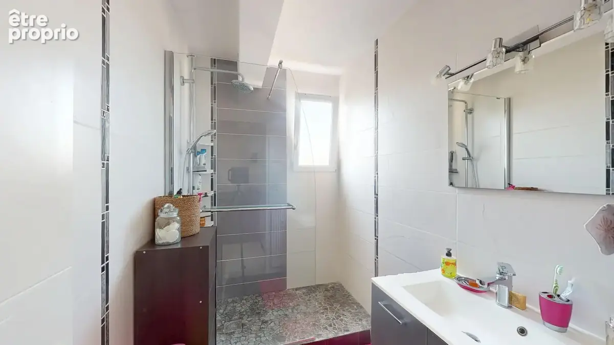 T2 avec balcon et annexes - photo 7