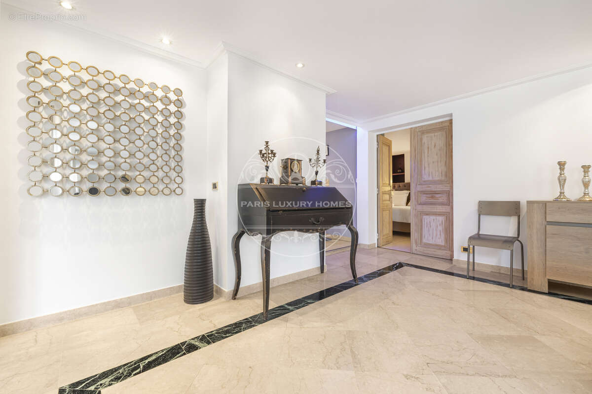 Appartement à PARIS-8E