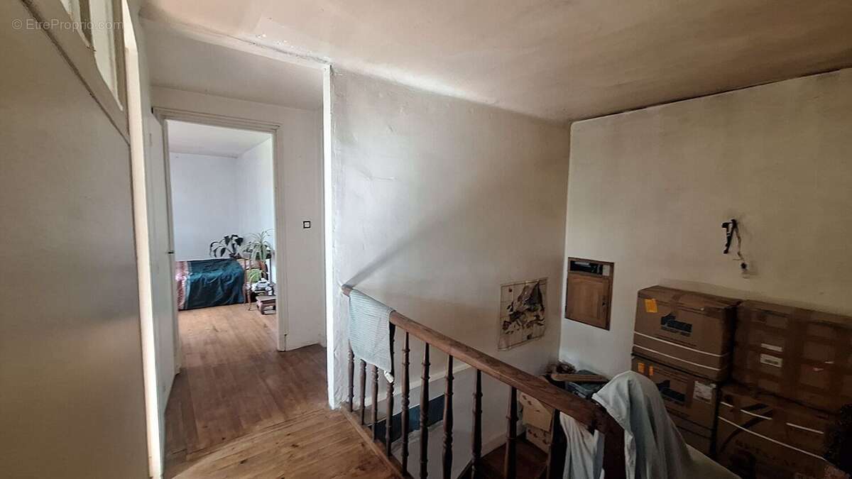 Ancien corps de ferme  T4 /5 sur 5500m² de terrain - photo 4