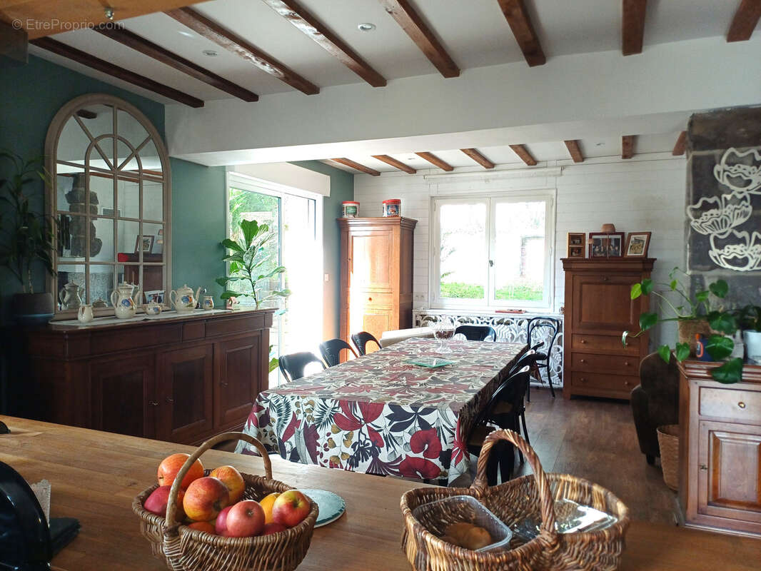 Maison à ESCOUTOUX