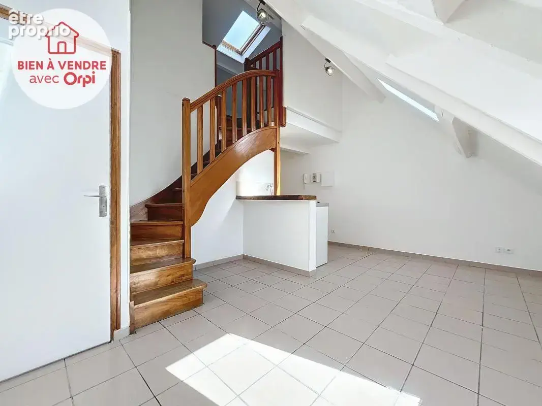 Appartement  loué F1 (22 m² Carrez) à vendre à JUZIERS - photo 2