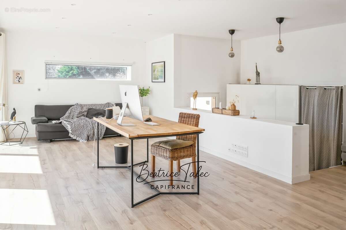 Maison de caractère avec piscine 5 pièces au cœur des vignes, double garage, 6000m2 terrain plat arboré, magnifique vue dans un  - photo 15
