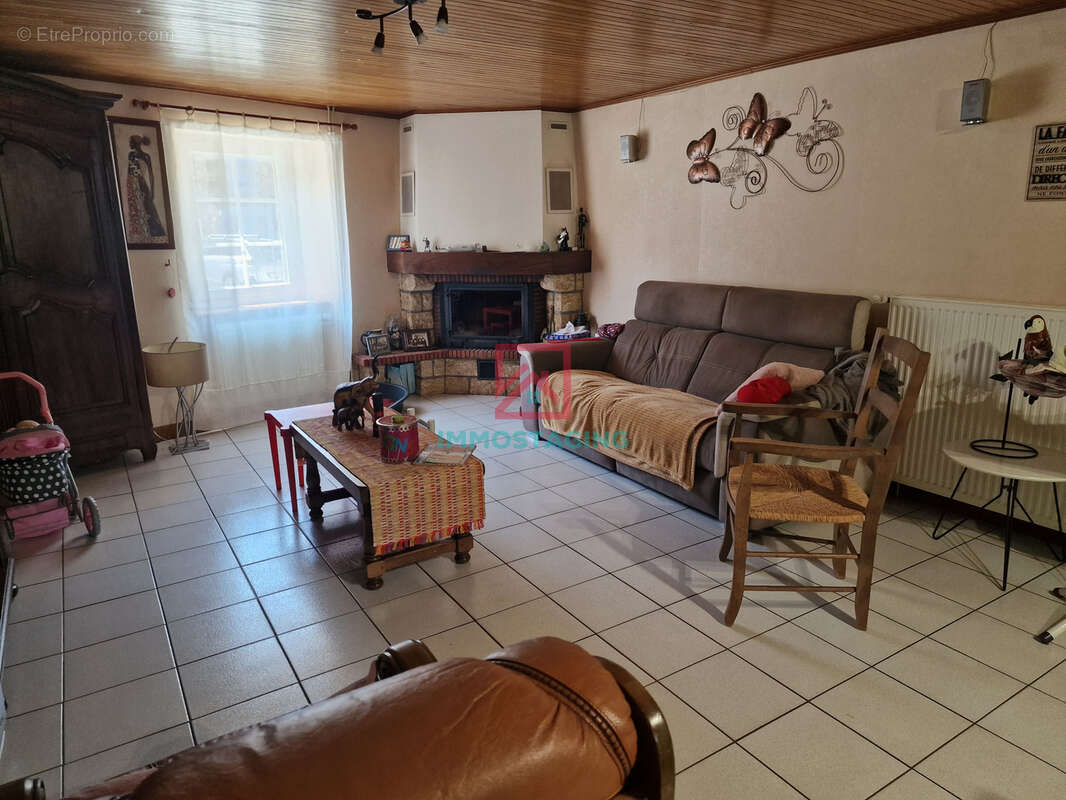 Maison à LAVAL-ROQUECEZIERE