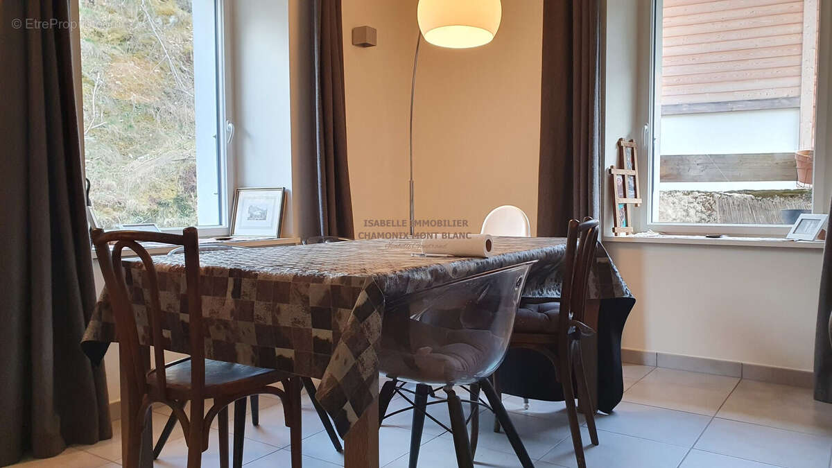  Salle à manger / maison de Pays Vallée de Chamonix - Maison à SERVOZ