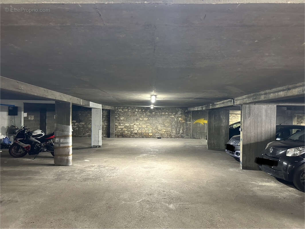 Parking à PARIS-12E