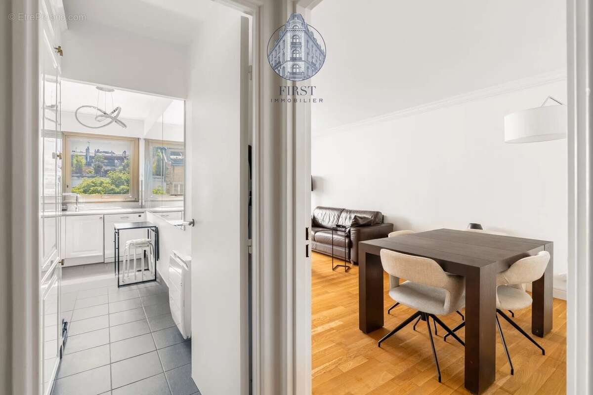 Appartement à PARIS-16E