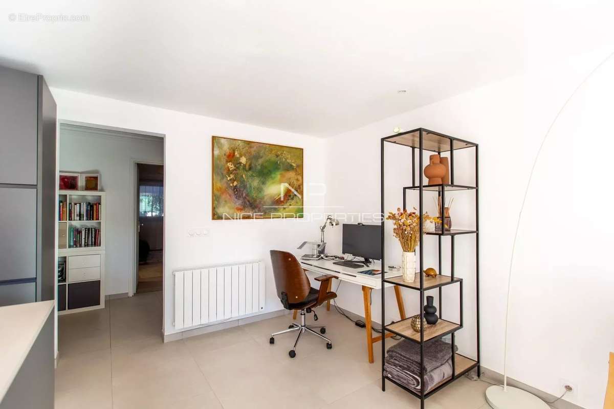 Appartement à SAINT-LAURENT-DU-VAR