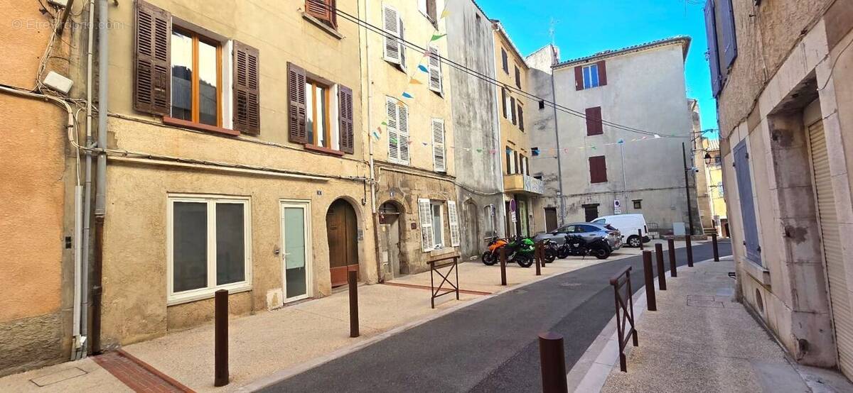 Appartement à SIGNES