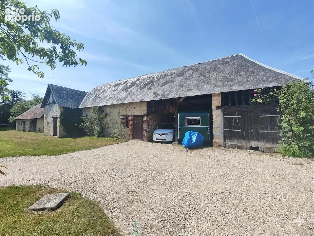Propriété de 2.17 ha avec maison de 115 m² et dépendances - photo 2
