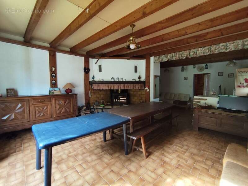 Terrain à SAINT-JACUT-LES-PINS