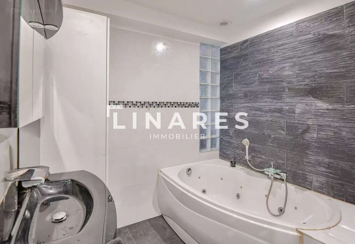 Appartement à MARSEILLE-4E