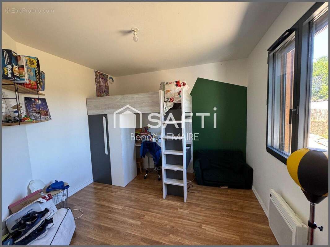 Maison 103 m² à Saint-Michel-De-Rieufret  - photo 8