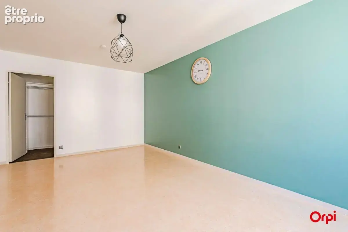 Appartement T2 À Vendre en Centre-Ville de Reims - photo 3
