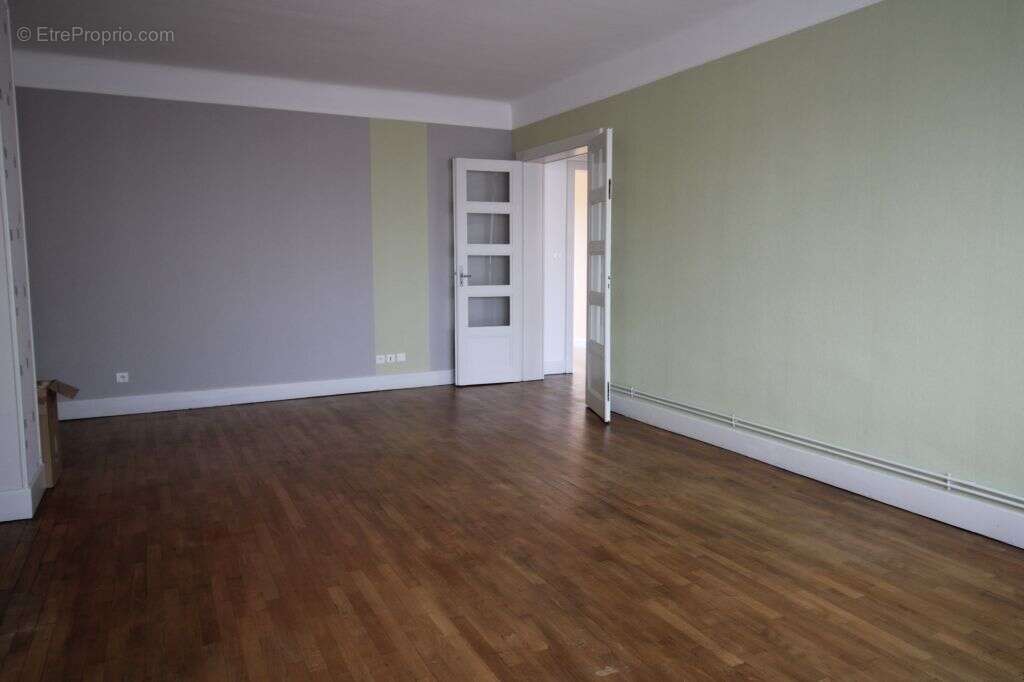 Appartement à CHARMES