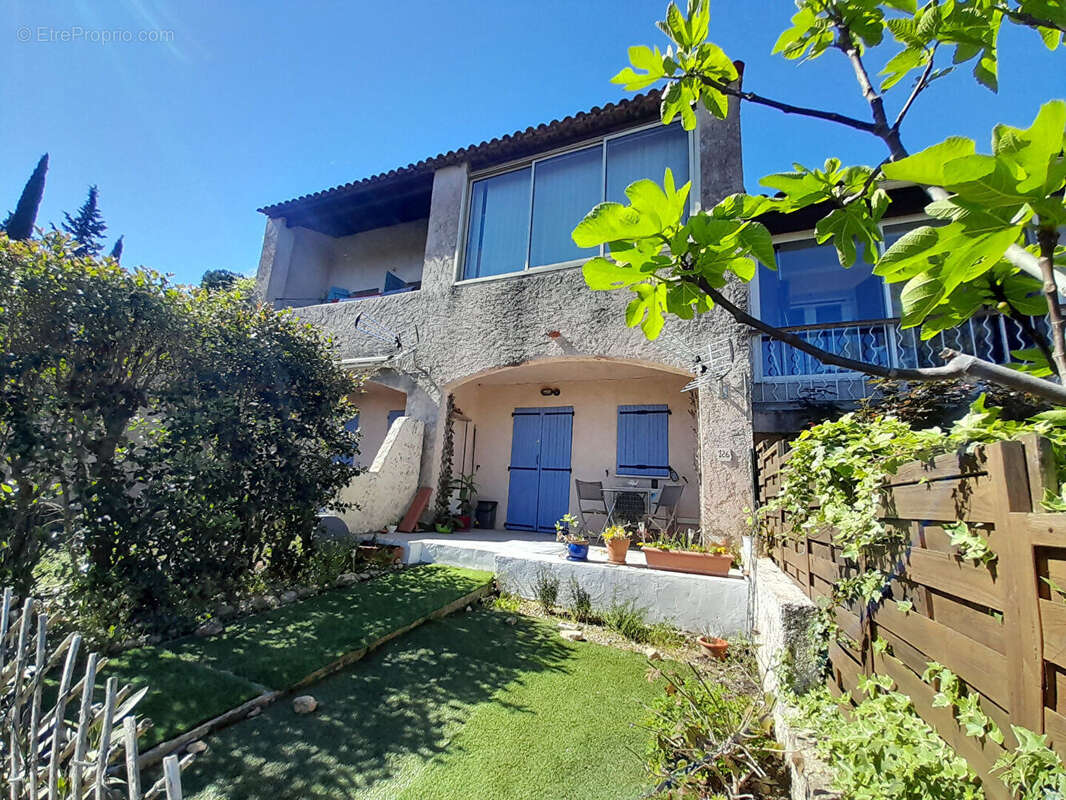 Lorgues, Au calme charmant studio avec jardinet , terrasse et vue dégagée. - photo 18