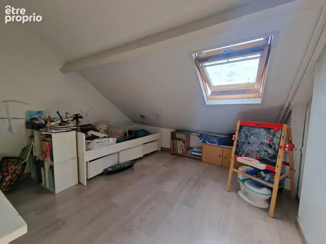 Maison indép. de 107m², 2/3 chambres, bureau, terrain 607m² arboré, dotée d’un sous-sol total en partie aménagé. Au rdc entrée,  - photo 18