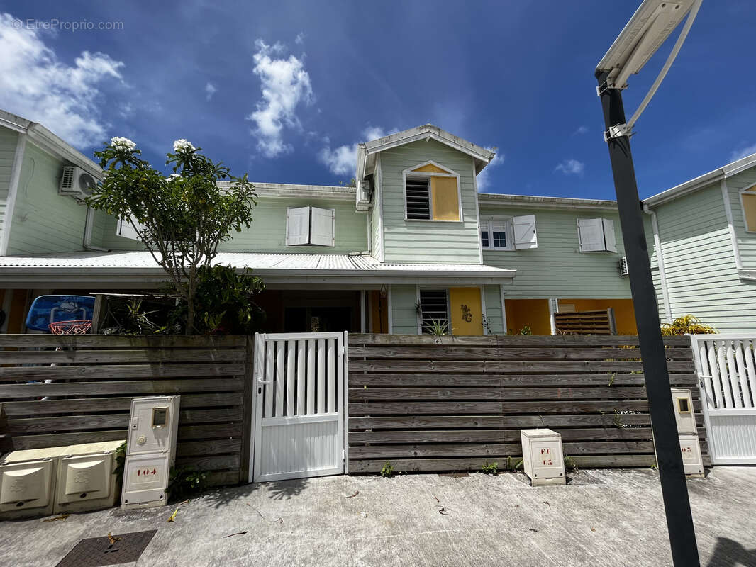 Maison à LES TROIS-ILETS