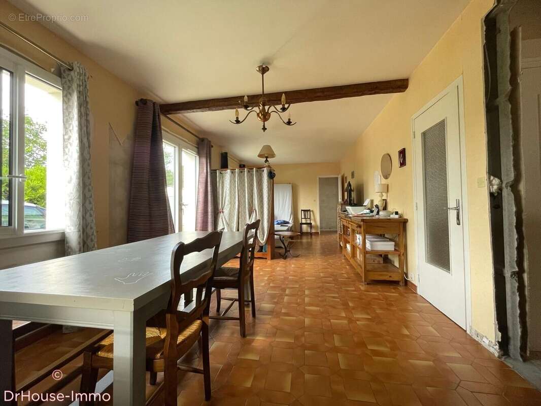 Maison à SAINTE-GENEVIEVE-DES-BOIS