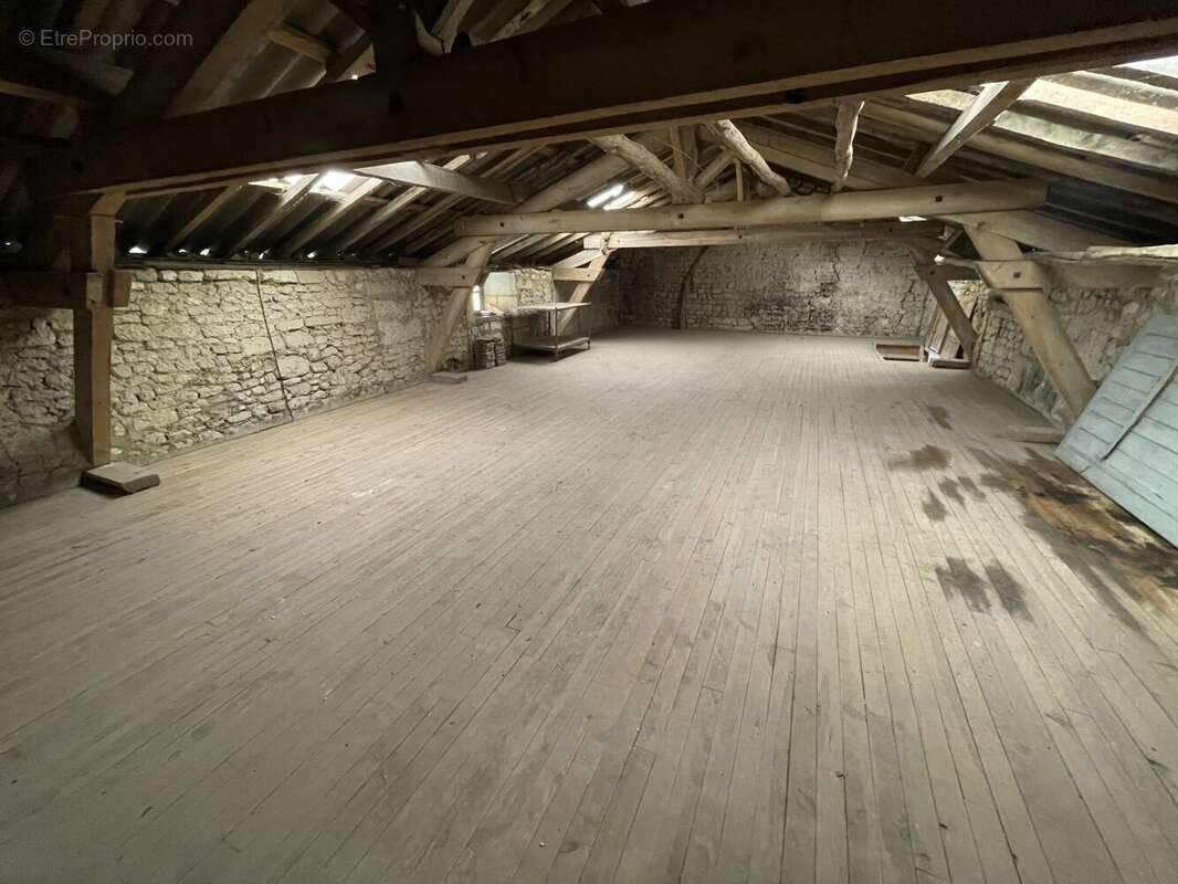 Maison de caractère à rénover – gros potentiel et grands projets ! - photo 19