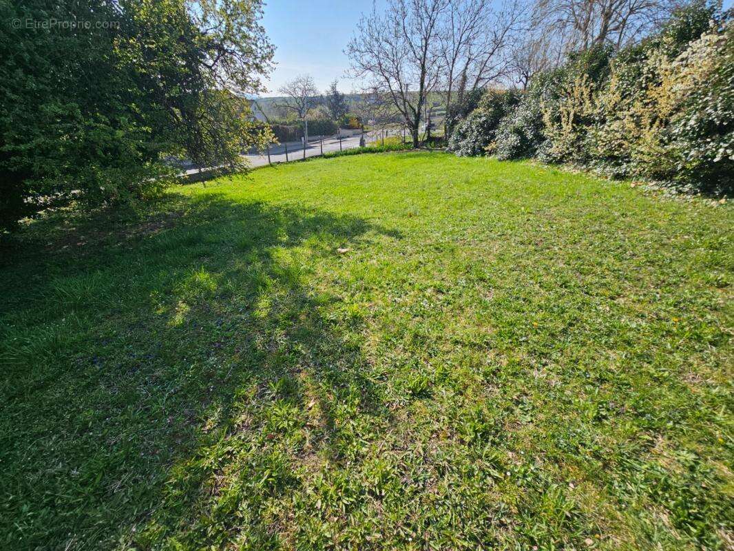 Terrain à vendre de 957 m² -PERIGNAT LES SARLIEVE (63170) - photo 4