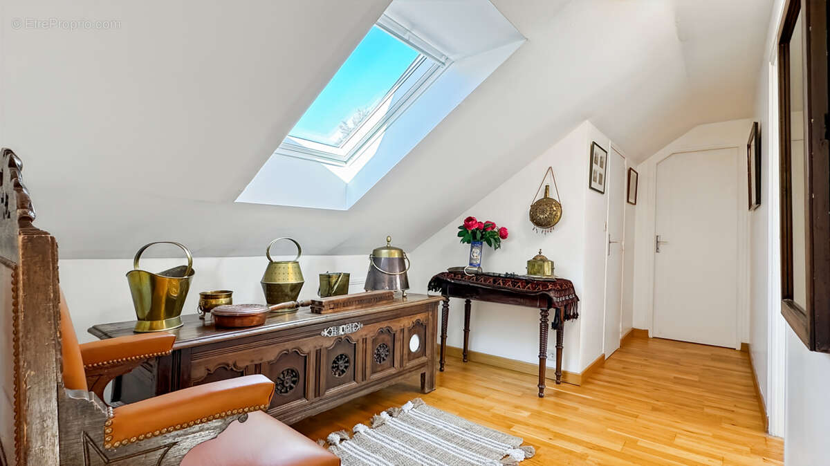 Maison à SAINT-NOM-LA-BRETECHE