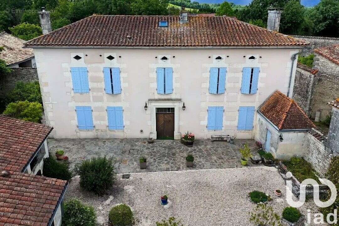 Maison 240 m² à Bignac  - photo 4
